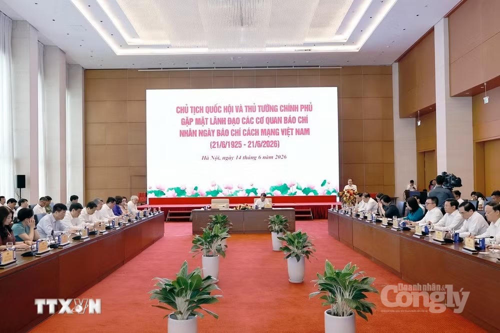 Chủ tịch Quốc hội Trần Thanh Mẫn chúc mừng toàn thể phóng viên, biên tập viên, người làm báo nhân Ngày Báo chí cách mạng Việt Nam - Ảnh: TTXVN