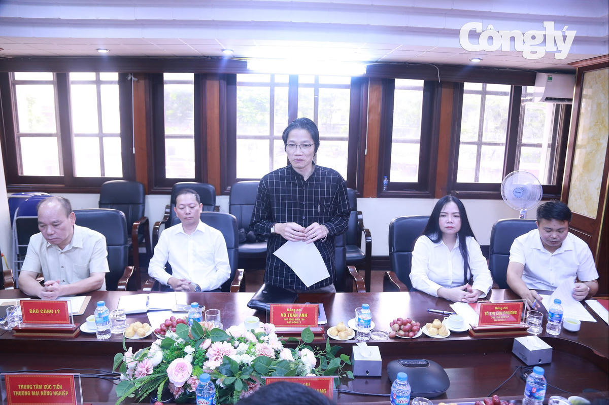 Phó Tổng Biên tập Báo Công lý Võ Tuấn Anh phát biểu tại buổi lễ.jpg