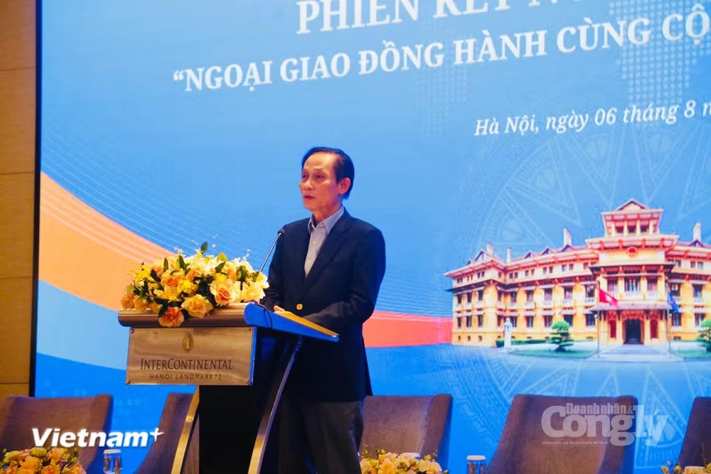 Bộ trưởng Ngoại giao Lê Hoài Trung đã định hướng về vai trò của công tác đối ngoại trong kỷ nguyên mới, đặc biệt nhấn mạnh tầm quan trọng của việc kiến tạo môi trường đầu tư an toàn, lành mạnh để phục vụ phát triển kinh tế đất nước.
Ảnh: Vietnam+