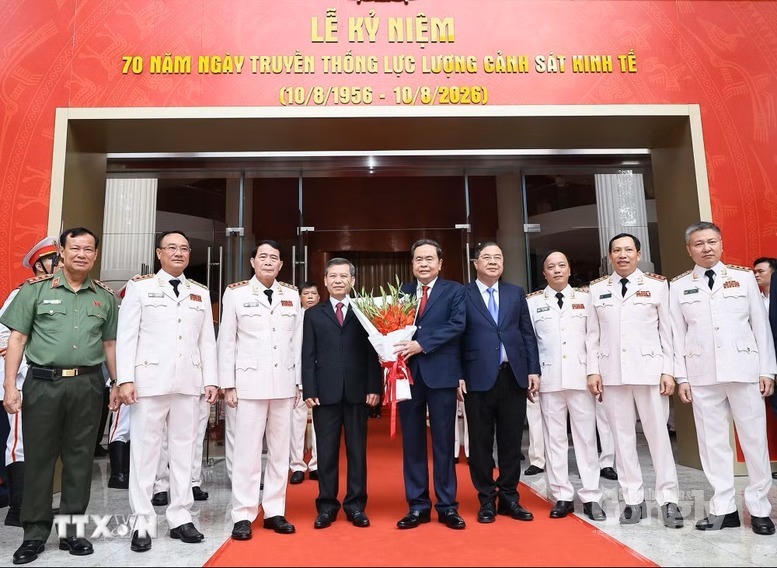 Chủ tịch Quốc hội Trần Thanh Mẫn và các đại biểu dự Lễ kỷ niệm 70 năm Ngày truyền thống lực lượng Cảnh sát kinh tế - Ảnh: TTXVN