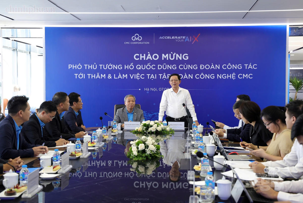 Phó Thủ tướng Hồ Quốc Dũng thăm và làm việc với Tập đoàn Công nghệ CMC. Ảnh: VGP/Gia Huy