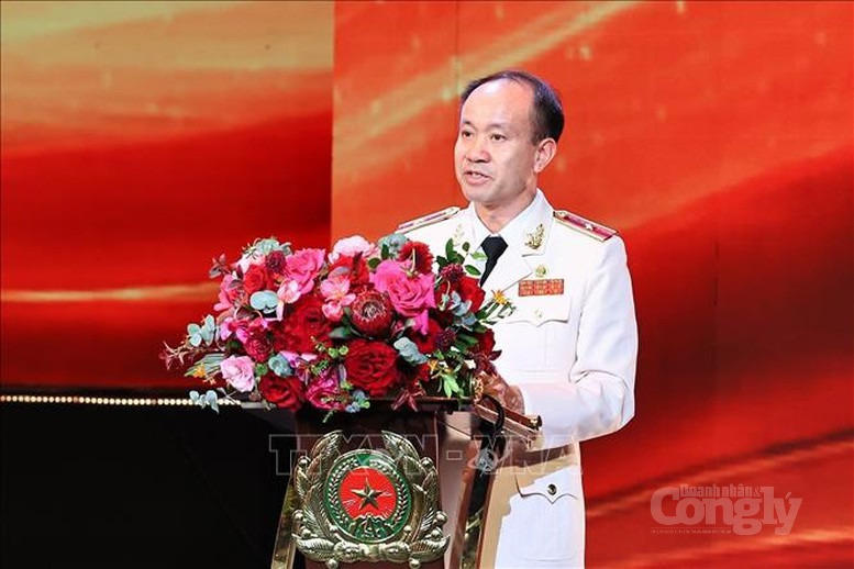 Thiếu tướng Nguyễn Quang Phương, Cục trưởng Cục Cảnh sát điều tra tội phạm về tham nhũng, kinh tế, buôn lậu (Bộ Công an) đọc diễn văn kỷ niệm - Ảnh: TTXVN