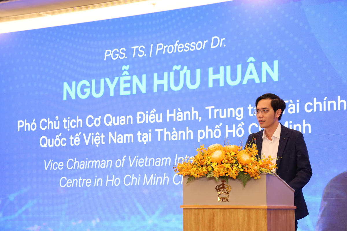 PGS. TS Nguyễn Hữu Huân, Phó Chủ tịch Cơ quan điều hành Trung tâm Tài chính Quốc tế tại TP.HCM phát biểu tại hội nghị.