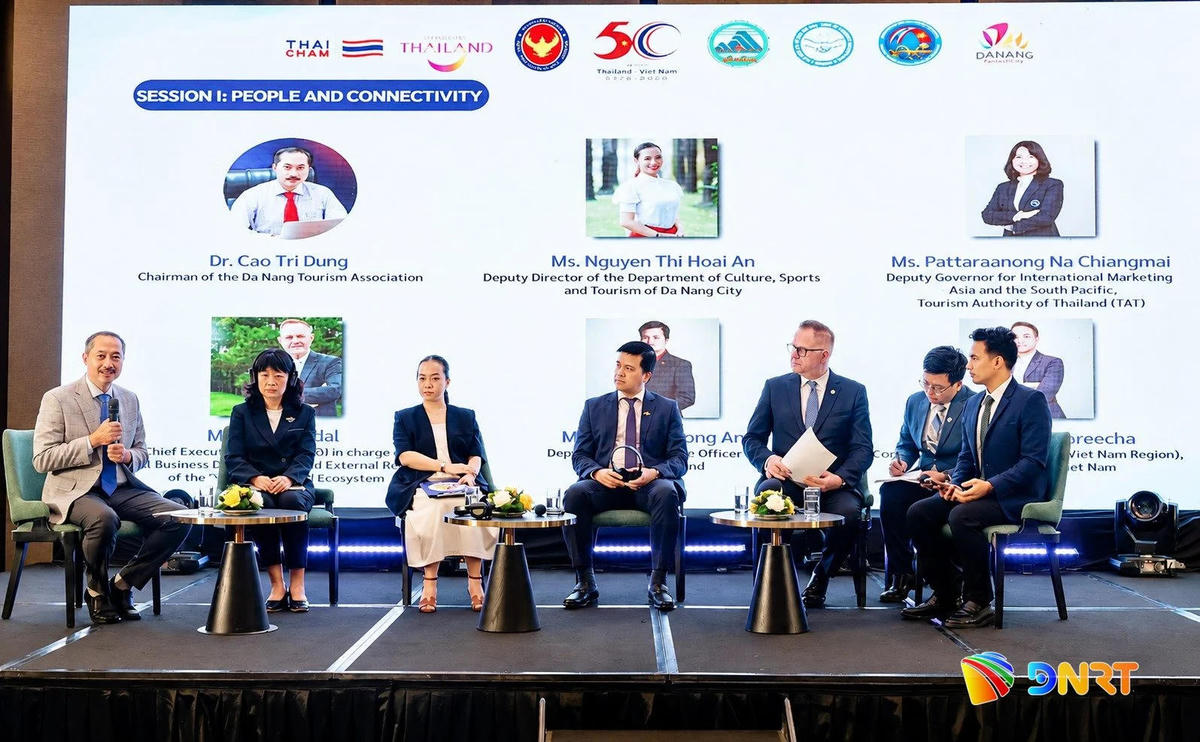 Các chuyên gia trong và ngoài nước chia sẻ tại hội thảo. Ảnh: Ngọc Hà