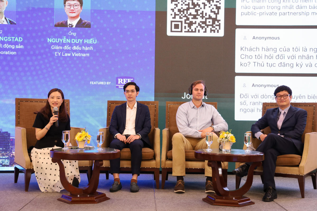 Các chuyên gia tại phiên thảo luận.
