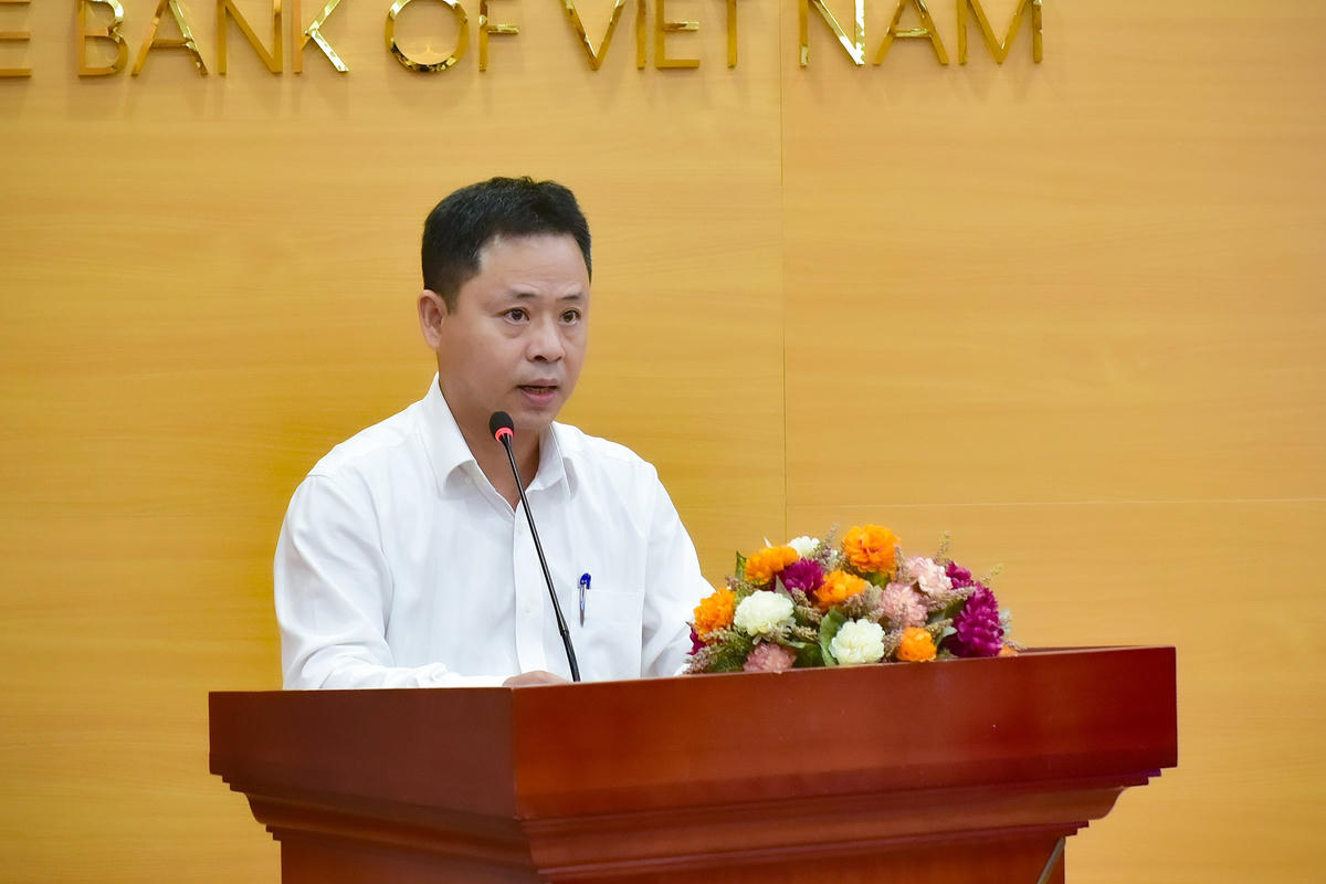 Ông Nguyễn Xuân Hải, Quyền Tổng Biên tập Thời báo Ngân hàng phát biểu tại buổi họp báo.