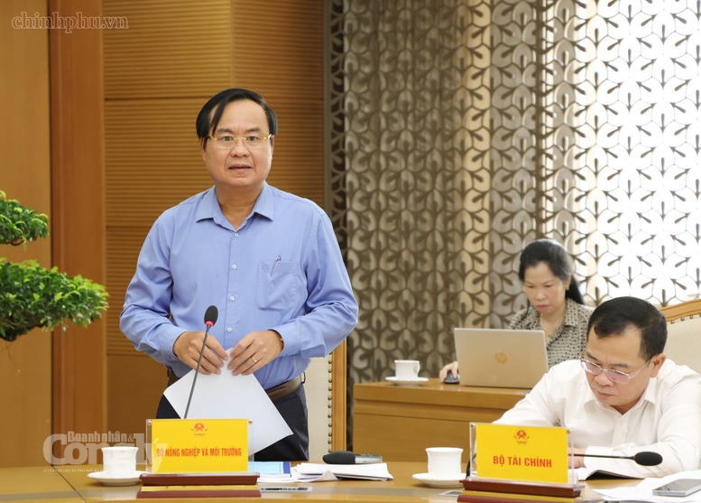 Thứ trưởng Bộ Nông nghiệp và Môi trường Võ Văn Hưng báo cáo tại cuộc họp - Ảnh: chinhphu.vn/Gia Huy