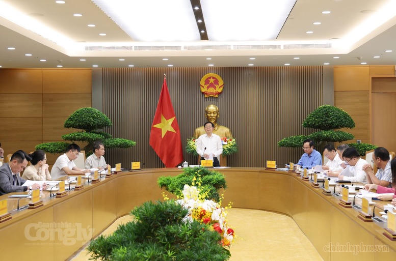 Phó Thủ tướng Hồ Quốc Dũng chủ trì cuộc họp về tình hình xử lý kiến nghị, khó khăn, vướng mắc của doanh nghiệp - Ảnh: chinhphu.vn/Gia Huy