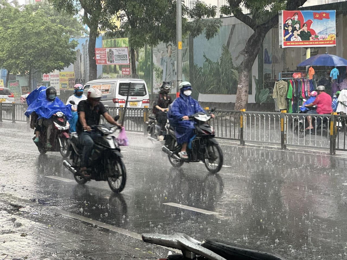 Dự báo thời tiết ngày 15/8: Trung bộ nắng nóng, nhiều nơi có mưa dông. Ảnh minh họa