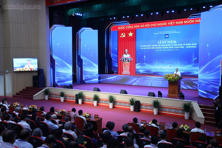 Lễ kỷ niệm 30 năm Ngày thành lập Ban Quản lý Khu kinh tế Dung Quất và các Khu công nghiệp Quảng Ngãi - Ảnh: chinhphu.vn/Phương Nguyên