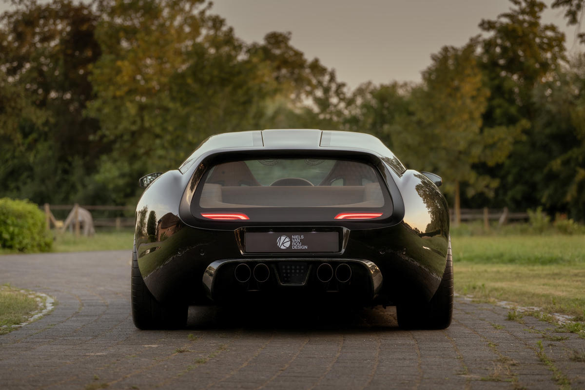 Hai cửa kính cánh bướm Daytona Shooting Brake Hommage