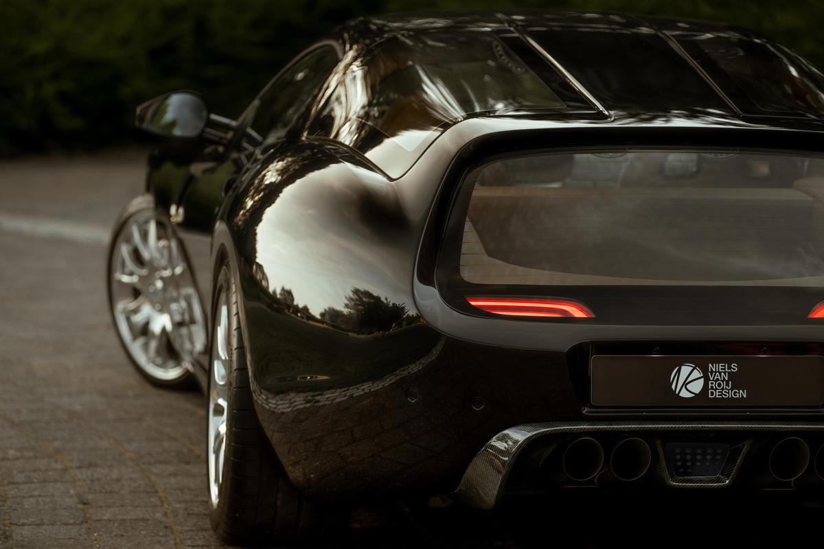 Bản lề cửa kính Daytona Shooting Brake Hommage