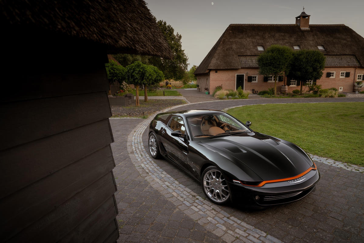 Khoang hành lý Daytona Shooting Brake Hommage