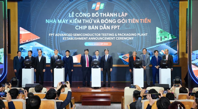 FPT công bố thành lập Nhà máy Kiểm thử và đóng gói tiên tiến chip bán dẫn . Ảnh: VGP/HM
