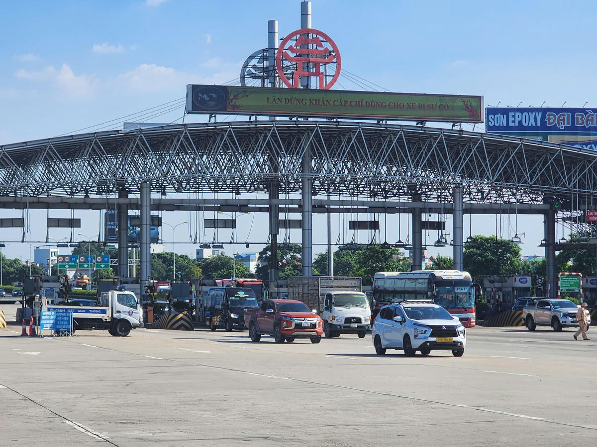 Lực lượng Cảnh sát giao thông đã chủ động triển khai các phương án điều tiết từ xa tại các cửa ngõ và khu vực có nguy cơ ùn tắc. Ảnh: Cục Cảnh sát giao thông