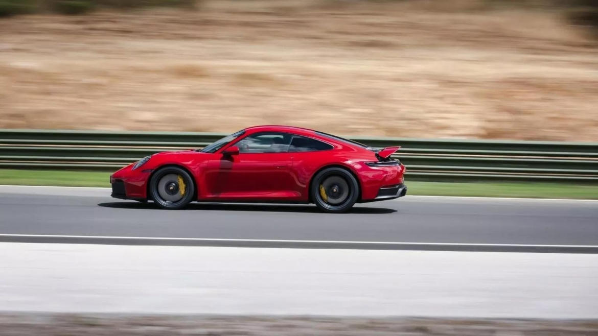 Cân bằng điện hóa và trải nghiệm lái. (Ảnh: Porsche)