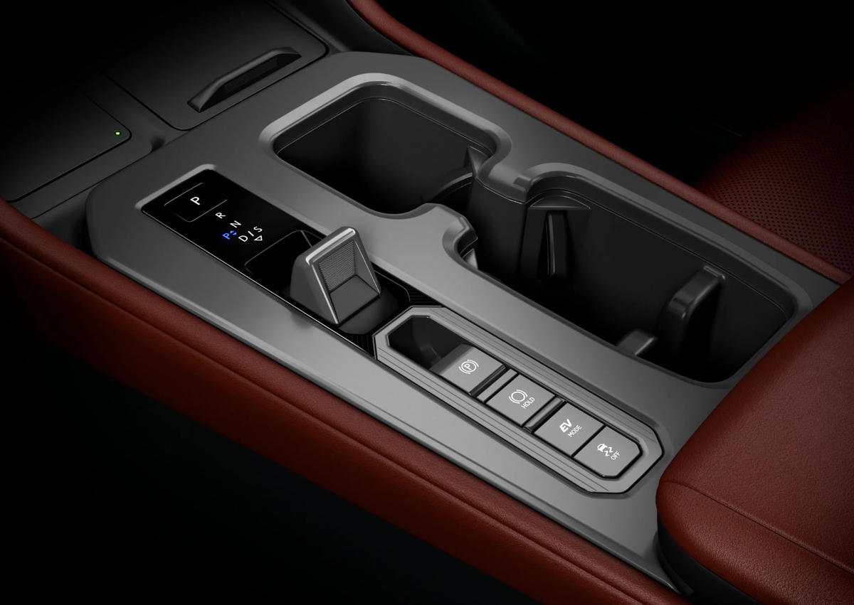 Lexus NX 2027 ra mắt: Nội thất thay đổi toàn diện, pin PHEV tăng lên 23 kWh
