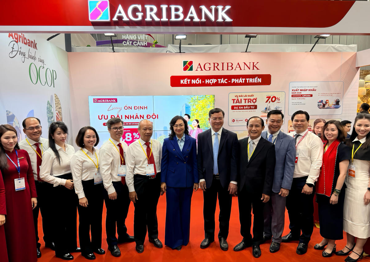 Gian hàng Agribank tại Triển lãm Kết nối Chuỗi cung ứng hàng hóa quốc tế vinh dự đón tiếp lãnh đạo Bộ Công Thương, lãnh đạo UBND TP.HCM cùng các đại biểu.
