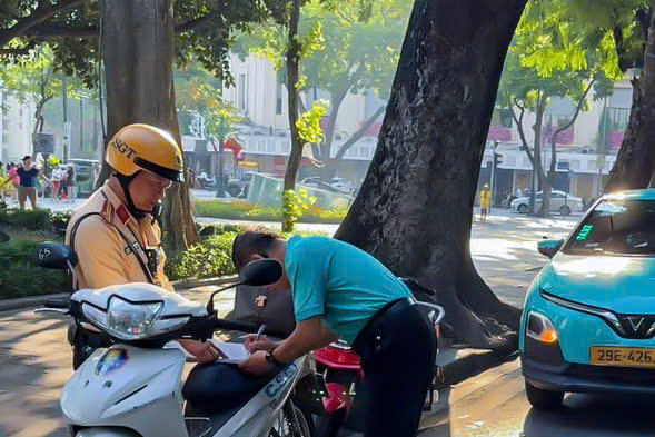 Đặc biệt, CSGT tập trung kiểm tra, xử lý đối với các phương tiện kinh doanh vận tải.