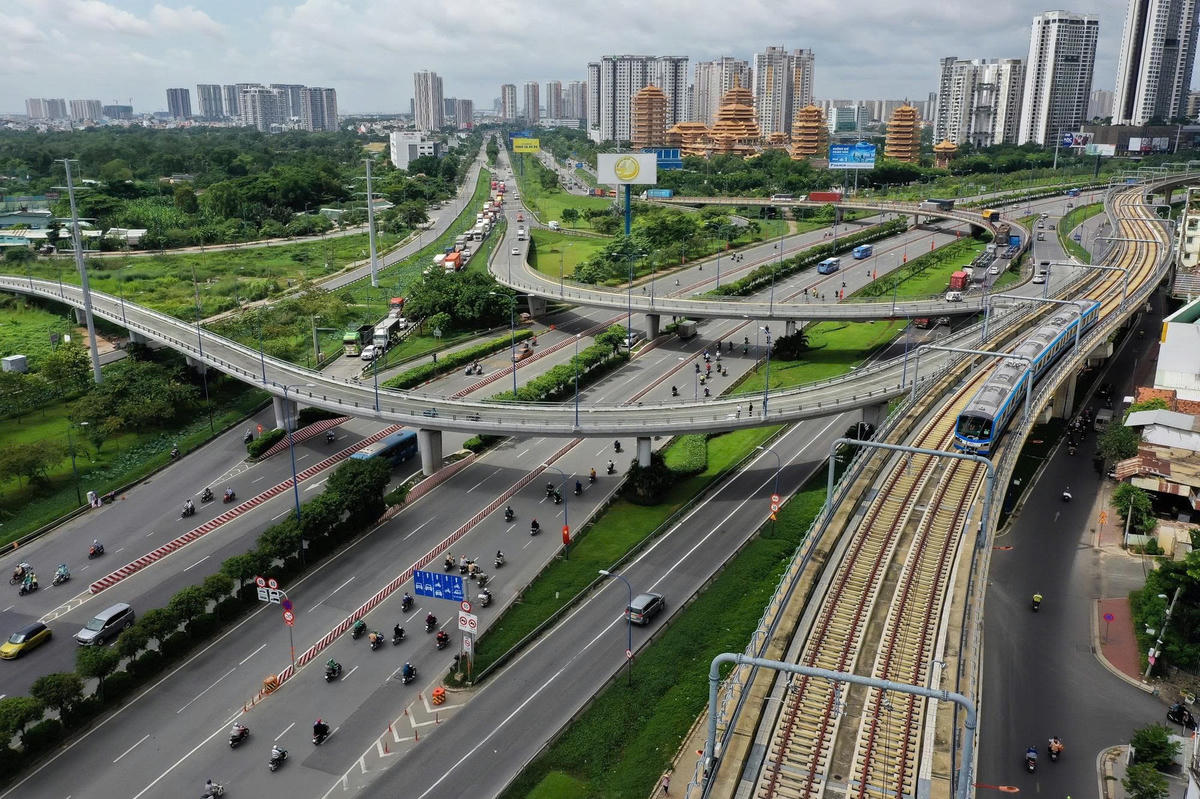 Nguồn thu từ TOD được kỳ vọng bổ sung nguồn lực đầu tư mạng lưới đường sắt đô thị TP.HCM. Ảnh: Bích Trần
