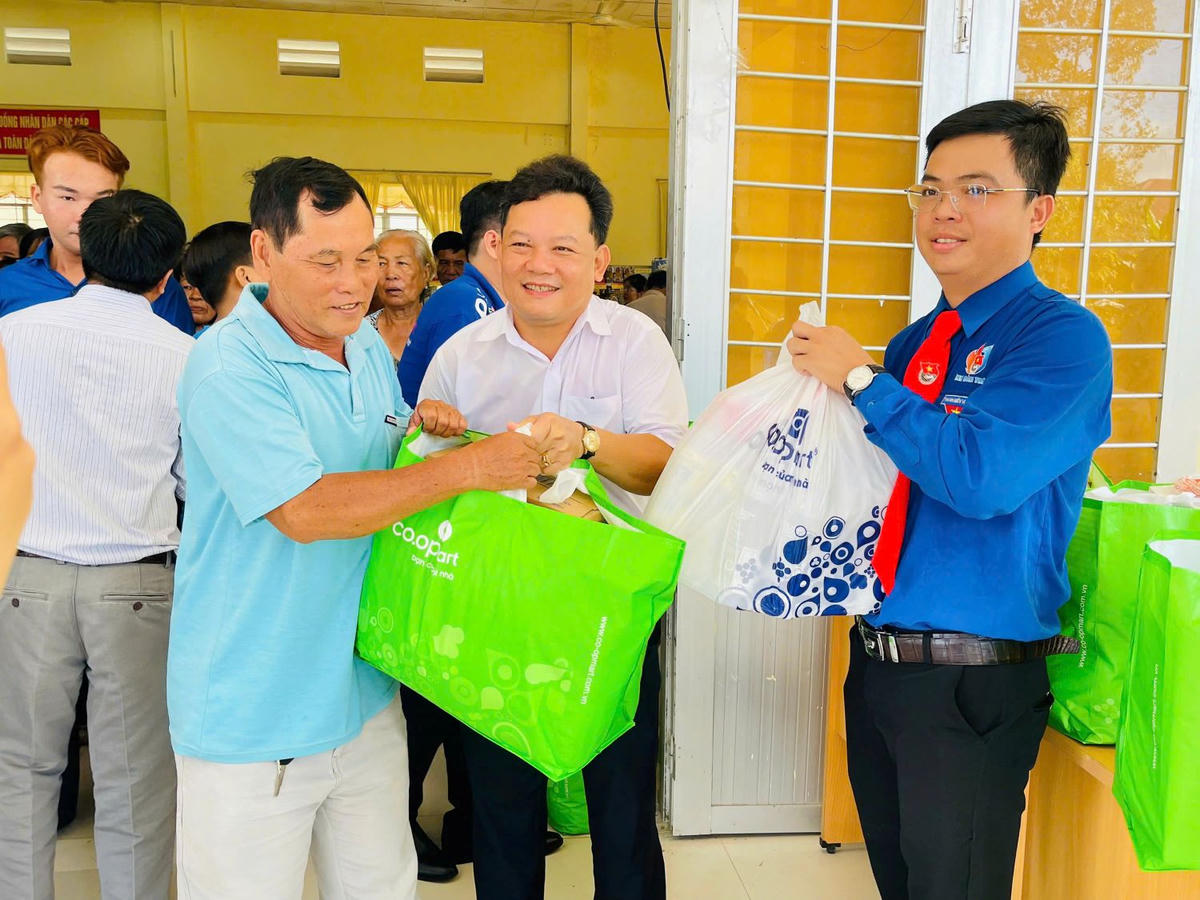 “Siêu thị Nhân ái - Thắp sáng hàng Việt 2026” phát huy lợi thế của hệ thống bán lẻ để đưa nhu yếu phẩm đến người dân có hoàn cảnh khó khăn. Ảnh: Chinhphu.vn/LT.