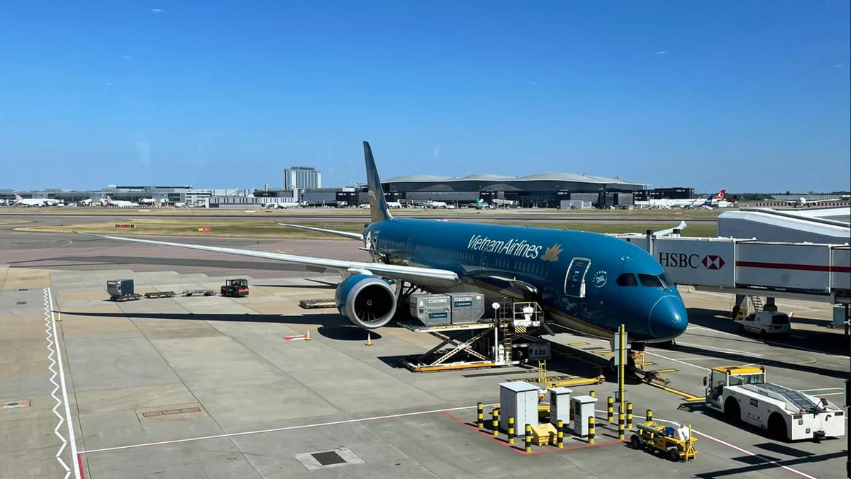 Một số chuyến bay giữa TP.HCM và London của Vietnam Airlines trong ngày 8 - 9/9 bị ảnh hưởng do sự cố kỹ thuật của hệ thống kiểm soát không lưu tại Anh, khiến hoạt động khai thác tại sân bay Heathrow và nhiều sân bay khác bị gián đoạn. Ảnh minh họa: VNA