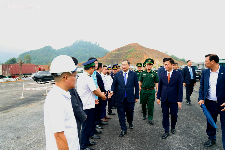 Phó Thủ tướng Thường trực Phạm Gia Túc khảo sát mô hình logistics, cửa khẩu thông minh tại Lạng Sơn- Ảnh 2.