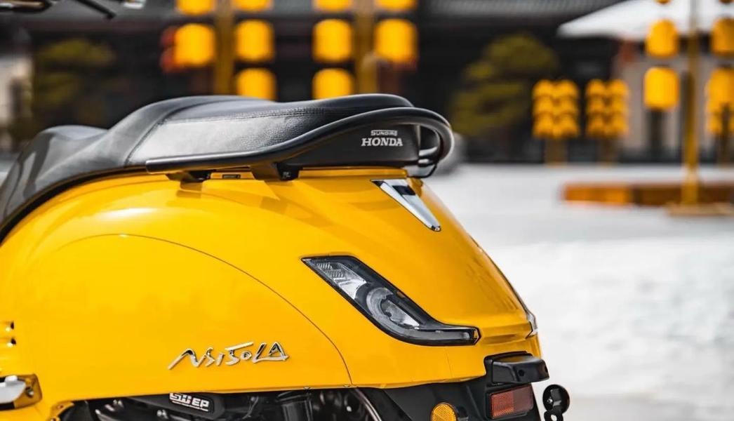 Tay ga 150cc mang phong cách hoài cổ, trang bị ABS 2 kênh. (Ảnh: Autopro)