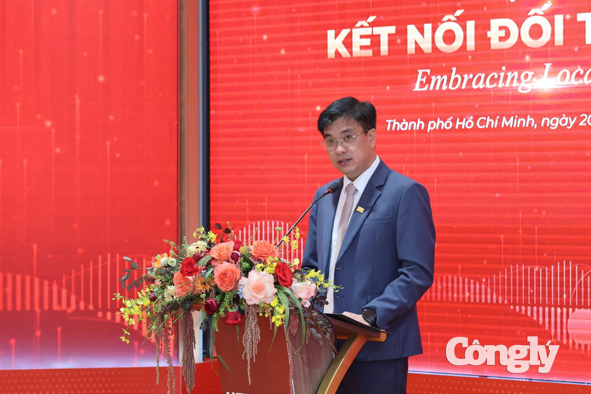 PGS.TS. Bùi Quang Hùng - Giám đốc UEH phát biểu