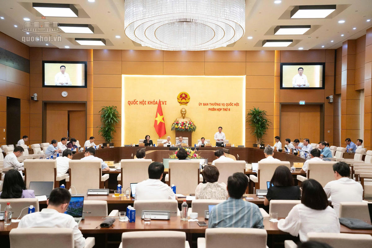 Ủy ban Thường vụ Quốc hội cho ý kiến về dự án Luật An toàn thực phẩm (sửa đổi).