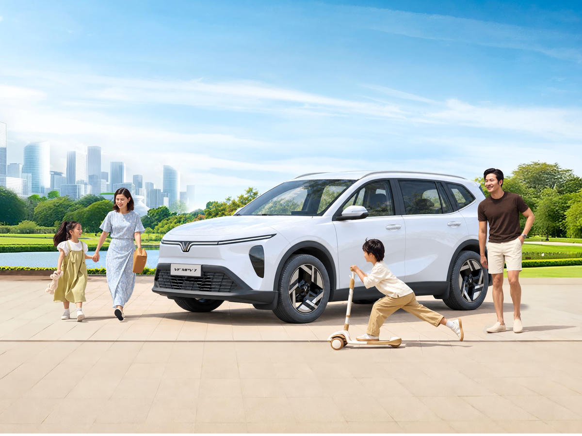 Với VF MPV 7, VinFast đưa các dịch vụ này lên ứng dụng điện thoại.