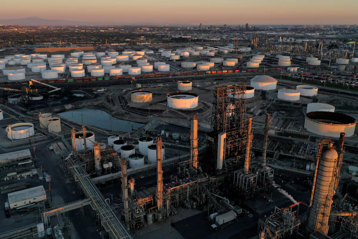 Toàn cảnh nhà máy lọc dầu Los Angeles của Phillips 66 tại Mỹ, nơi dầu thô được chế biến thành xăng, nhiên liệu hàng không và diesel. Ảnh: Reuters.
