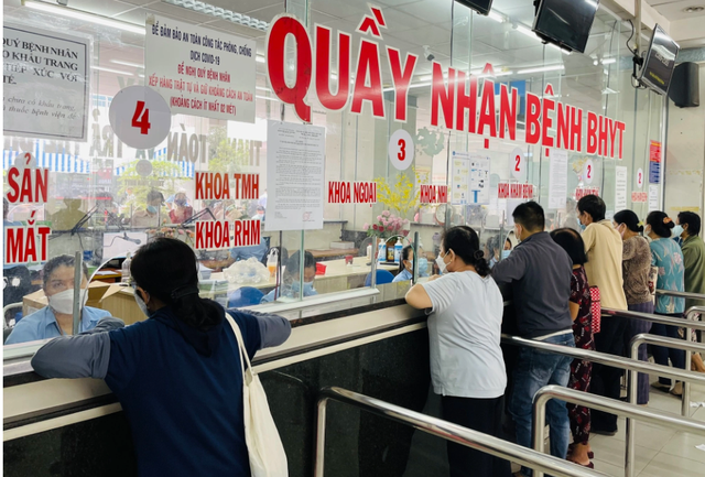 Từng bước tăng mức đóng, mở rộng quyền lợi bảo hiểm y tế. (Ảnh minh họa)