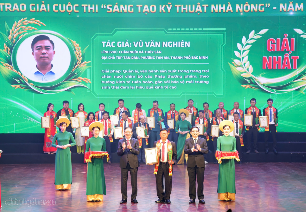Từ máy lọc mật ong đến nấm Lim xanh: Những sáng kiến nông dân được vinh danh