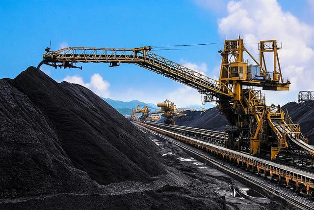 Một số dự án khai thác khoáng sản thuộc trường hợp quy định được phân quyền thẩm định báo cáo đánh giá tác động môi trường cho Chủ tịch UBND cấp tỉnh. Ảnh minh họa