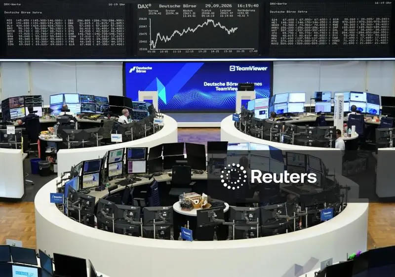 Sàn giao dịch chứng khoán Frankfurt, Đức, với màn hình hiển thị diễn biến chỉ số DAX. Ảnh: Reuters.
