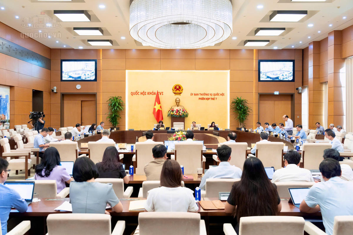 Phiên họp thứ 7, Ủy ban Thường vụ Quốc hội cho ý kiến về dự án Luật Kinh doanh bất động sản (sửa đổi). Ảnh: quochoi.vn
