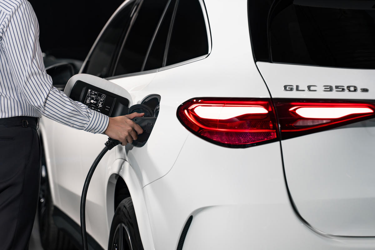 Mercedes-Benz GLC 350e 4MATIC đi điện tối đa 128 km. (Ảnh: MBV)