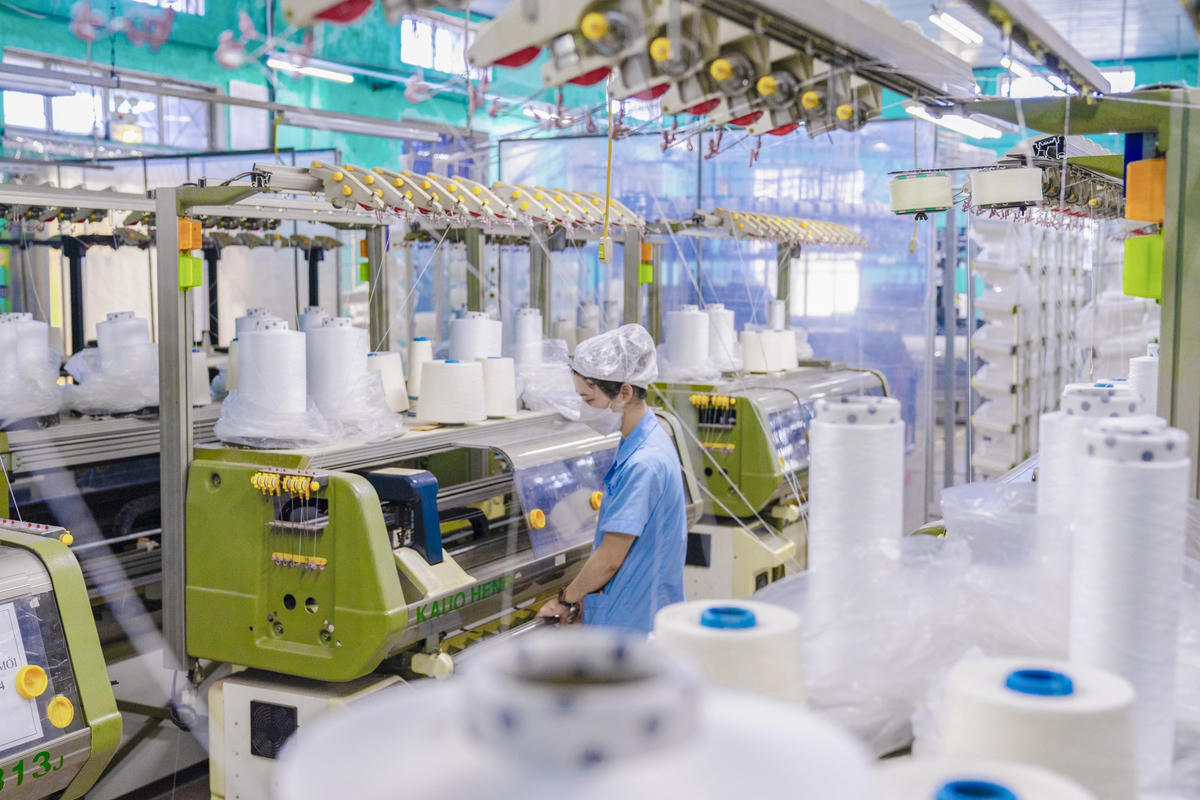 Dệt may Việt Nam chuyển từ cạnh tranh chi phí sang cạnh tranh xanh và số hóa. (Ảnh minh họa)