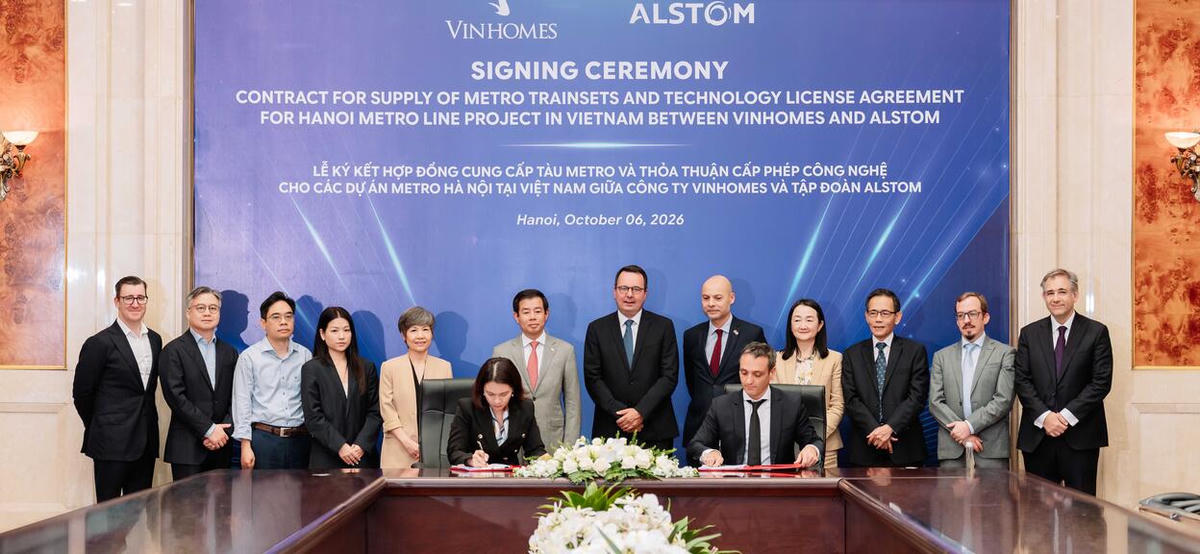 Đại diện Vinhomes và Alstom ký thỏa thuận cung cấp tàu và chuyển giao công nghệ tại Hà Nội ngày 6/10. Ảnh: Alstom.