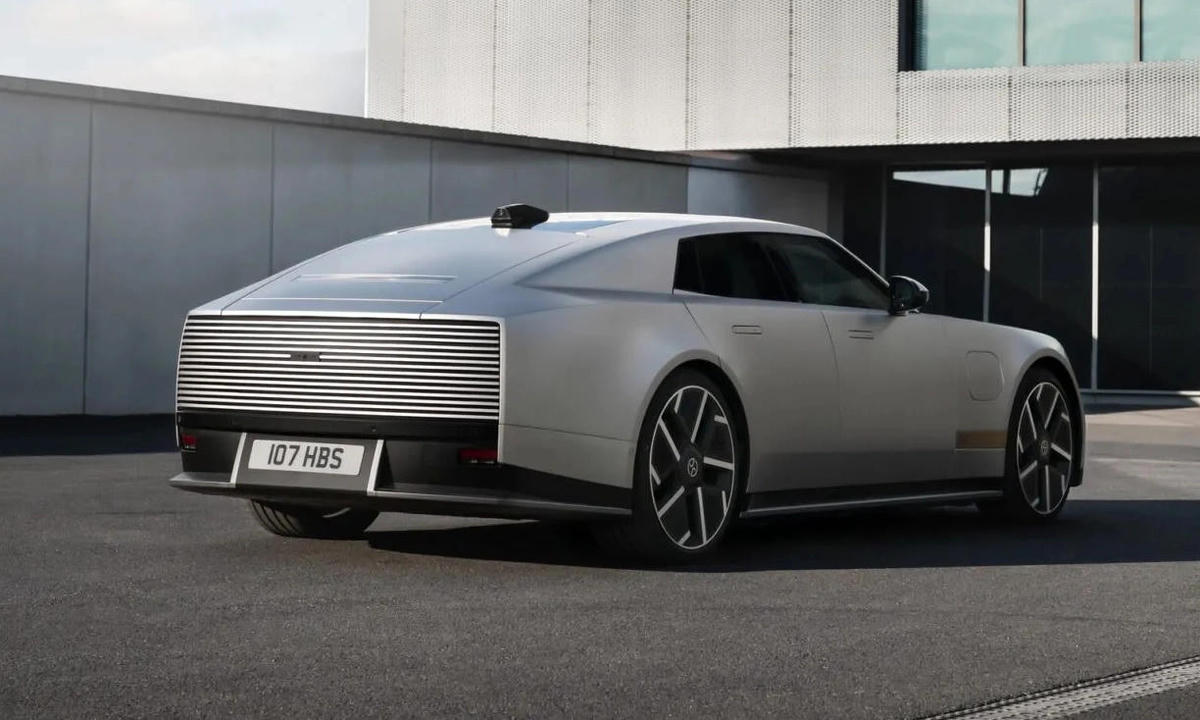 Jaguar ra mắt Type 01, mẫu sedan thuần điện được phát triển từ concept Type 00. (Ảnh: Jaguar)