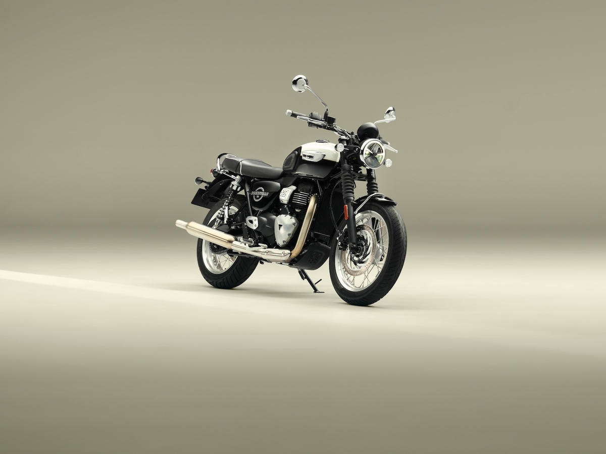Triumph Bonneville T40: Mô tô hoài cổ kết hợp công nghệ an toàn hiện đại. (Ảnh: Triumph)