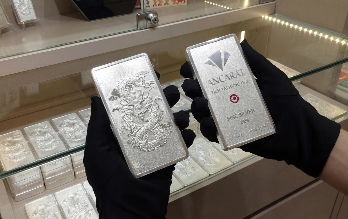 Sản phẩm bạc thỏi Ancarat 999 loại 1kg tại cửa hàng. Ảnh: Ancarat.
