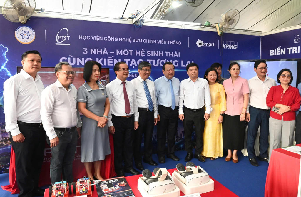 Thứ trưởng Bộ Khoa học và Công nghệ Trần Trung Tính tham dự Hội thảo và tham quan các gian hàng triển lãm tại Ngày hội Khoa học, Công nghệ, Đổi mới sáng tạo và Chuyển đổi số tỉnh Tây Ninh năm 2026.