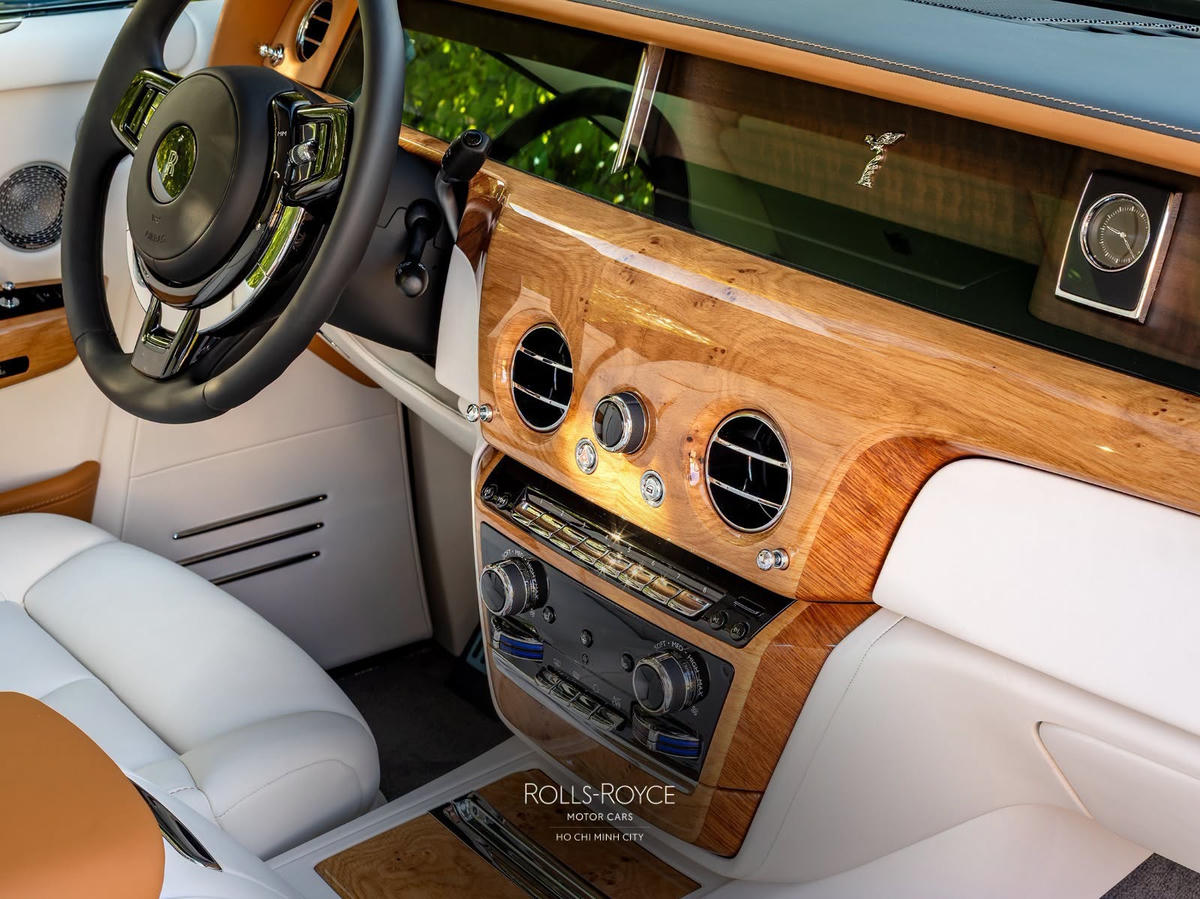 Rolls-Royce Phantom Extended 100 Years: Nghệ thuật chế tác cho giới thượng lưu