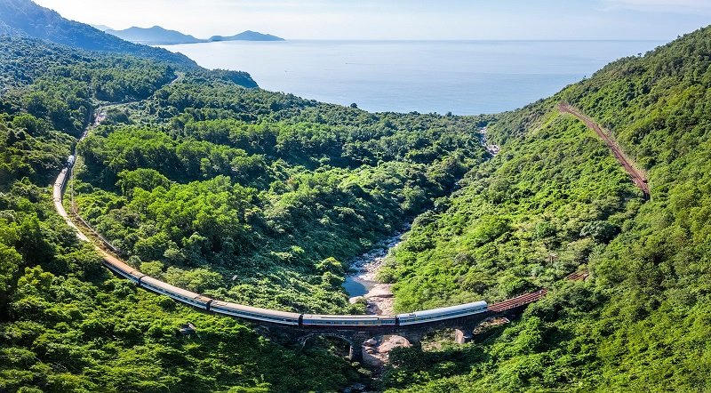 Tàu “Kết nối di sản miền Trung” được du khách quốc tế yêu thích. (Ảnh minh họa)