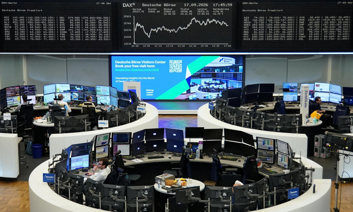 Hoạt động giao dịch tại Sở Giao dịch chứng khoán Frankfurt, Đức. Ảnh: Reuters.