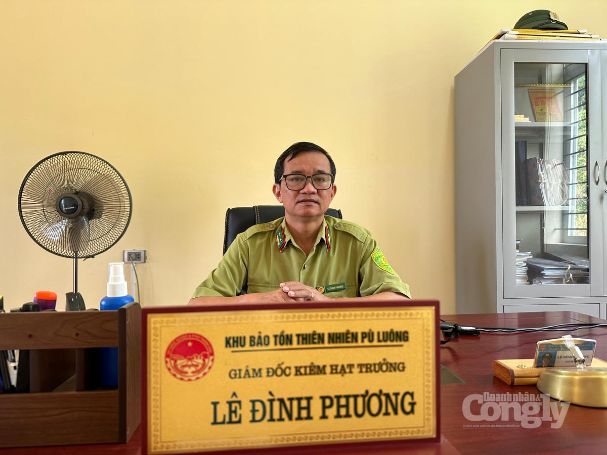 Giám đốc Ban Quản lý Khu bảo tồn thiên nhiên Pù Luông chia sẻ về những nỗ lực bảo tồn hệ sinh thái rừng và phát triển du lịch bền vững. Ảnh: Thu Hoài