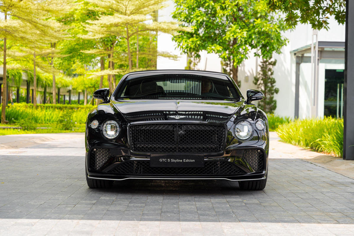 Bentley Continental GTC S Vietnam Skyline Edition. (Ảnh: VnExpress)