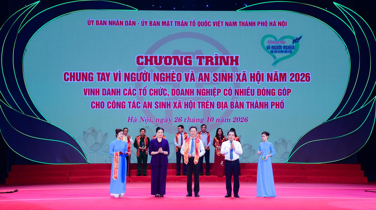 VietinBank cùng các đơn vị được vinh danh vì có nhiều đóng góp cho công tác an sinh xã hội của TP. Hà Nội. (Ảnh: Vietinbank).